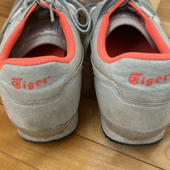 Asics Onitsuka Tiger Ultimate 81 Gray Shoe Sneaker Low Top HN567 Womens 8.5 - Picture 6 of 11